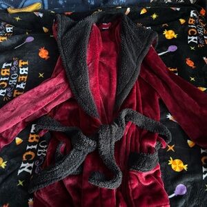 Men’s Fluffy Black and Red Bathrobe Hooded Spa Robe